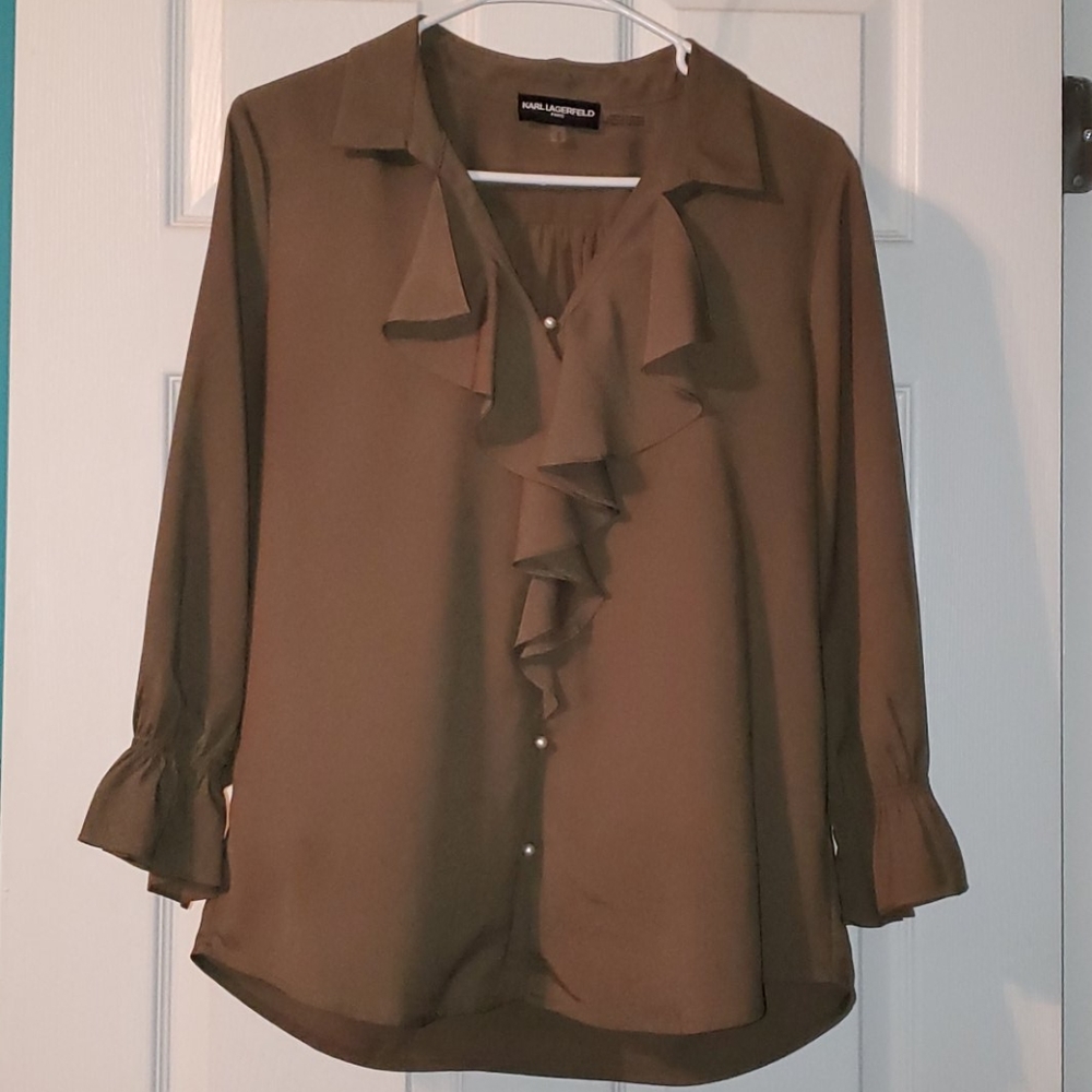 Ruffle top